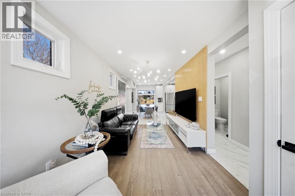 273 STINSON CRESCENT Image 9