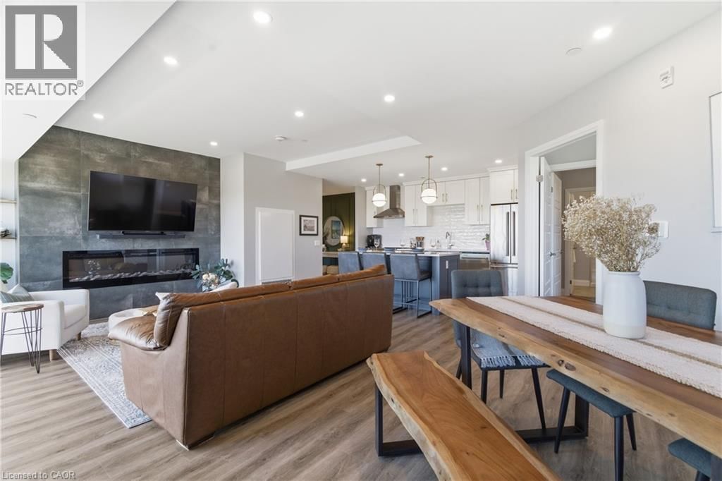 805 - 332 GOSLING GARDENS Image 25