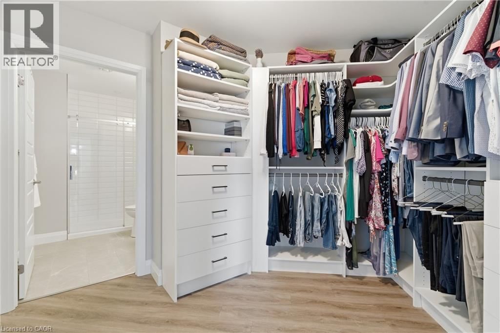 805 - 332 GOSLING GARDENS Image 29