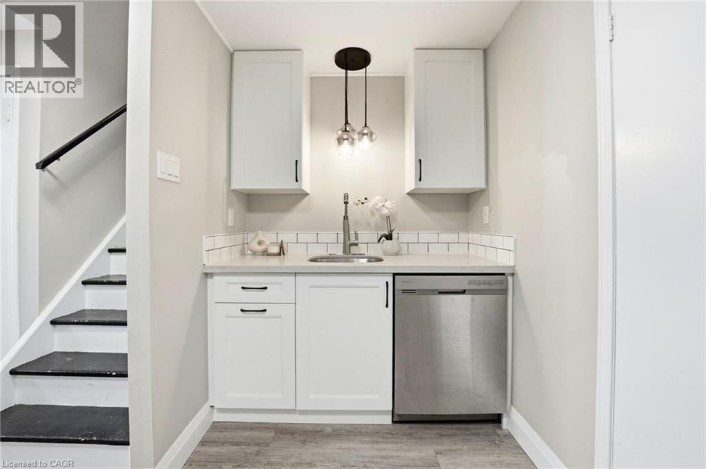 304 DINISON PLACE Image 13