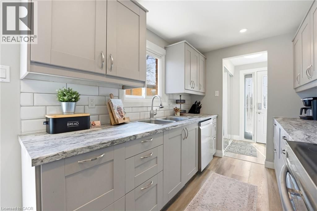 304 DINISON PLACE Image 9