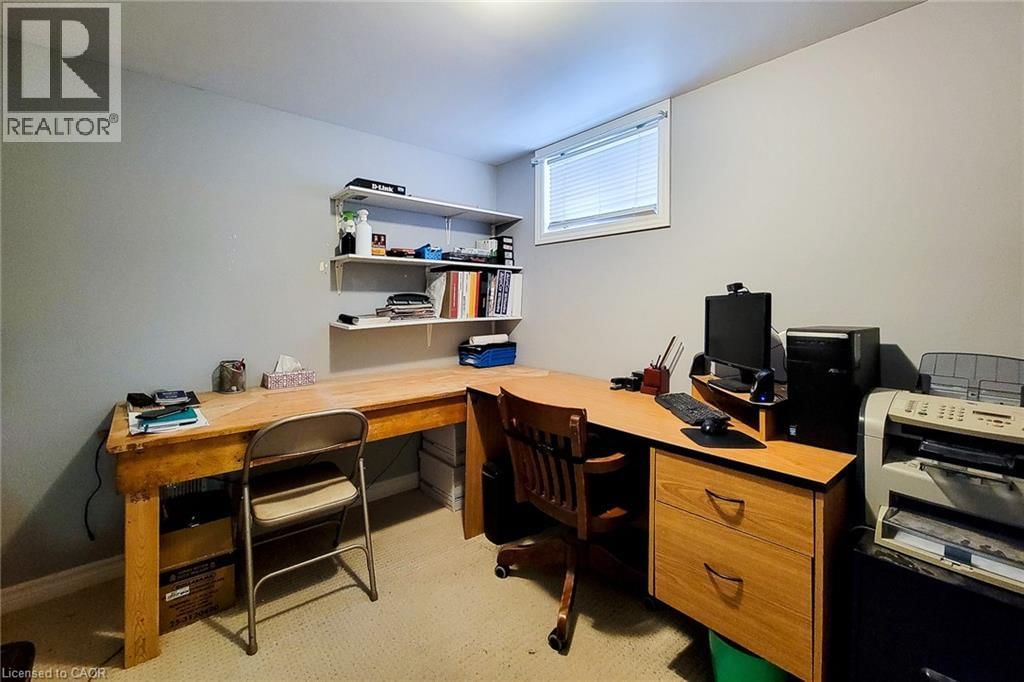 11 COLLEGIATE AVENUE Image 33