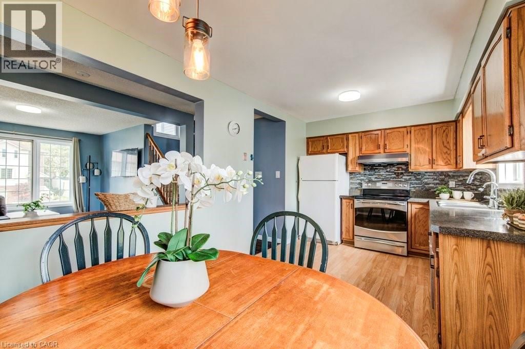 633 GRANGE CRESCENT Image 15