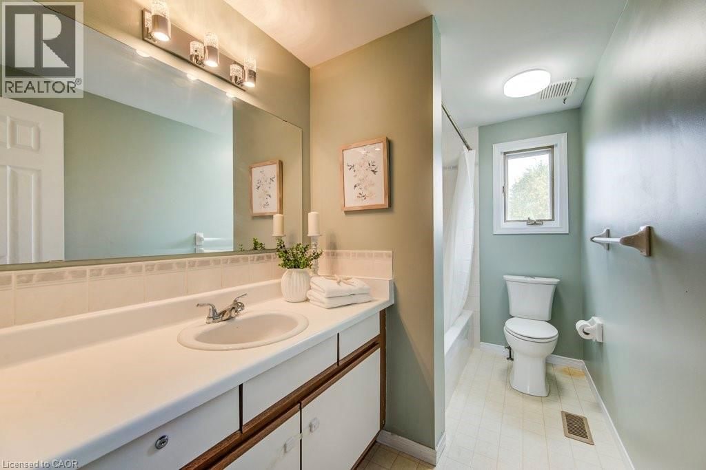 633 GRANGE CRESCENT Image 22