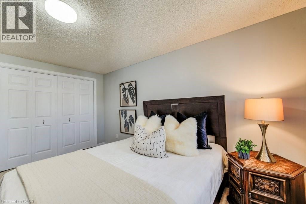 633 GRANGE CRESCENT Image 27