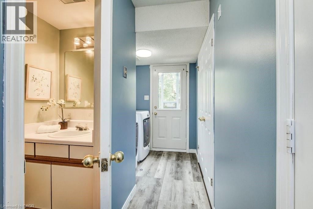 633 GRANGE CRESCENT Image 29