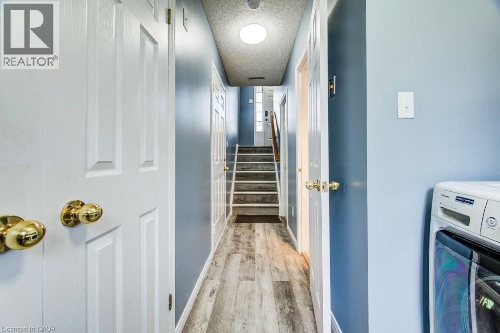 633 GRANGE CRESCENT Image 32