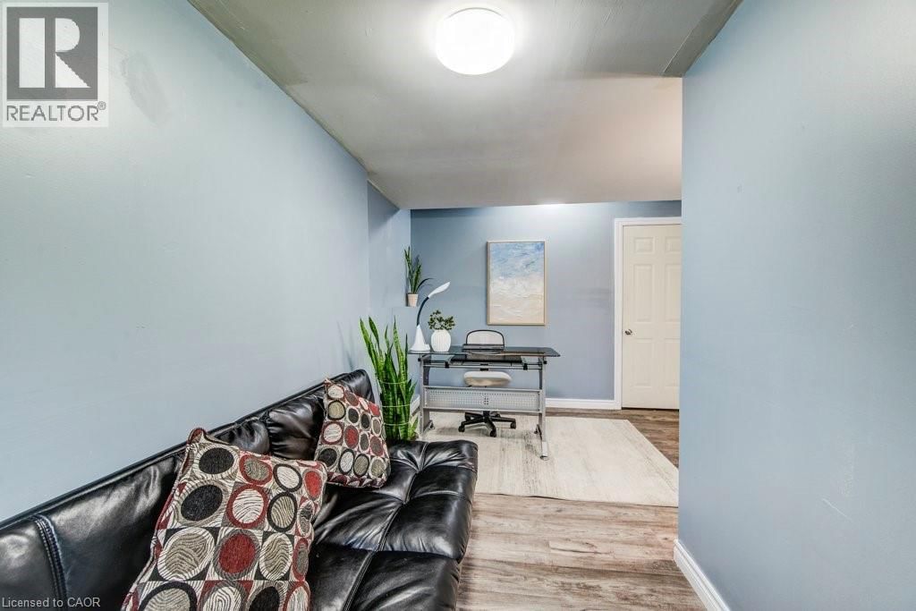 633 GRANGE CRESCENT Image 35