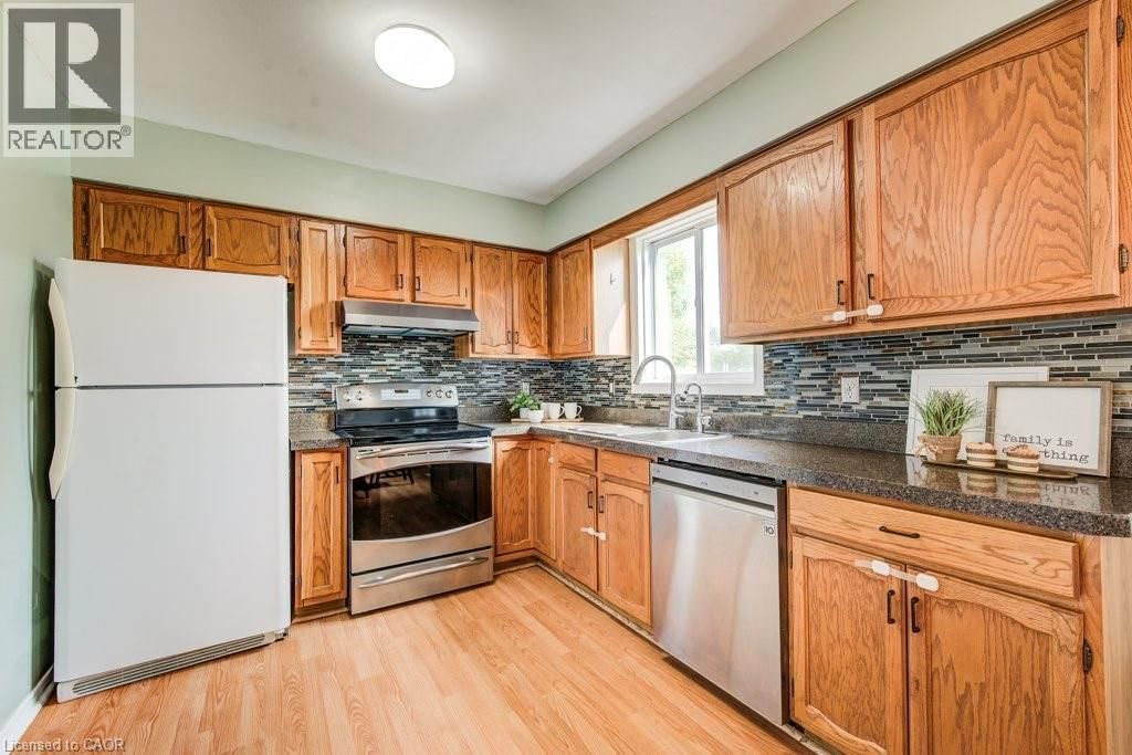 633 GRANGE CRESCENT Image 9