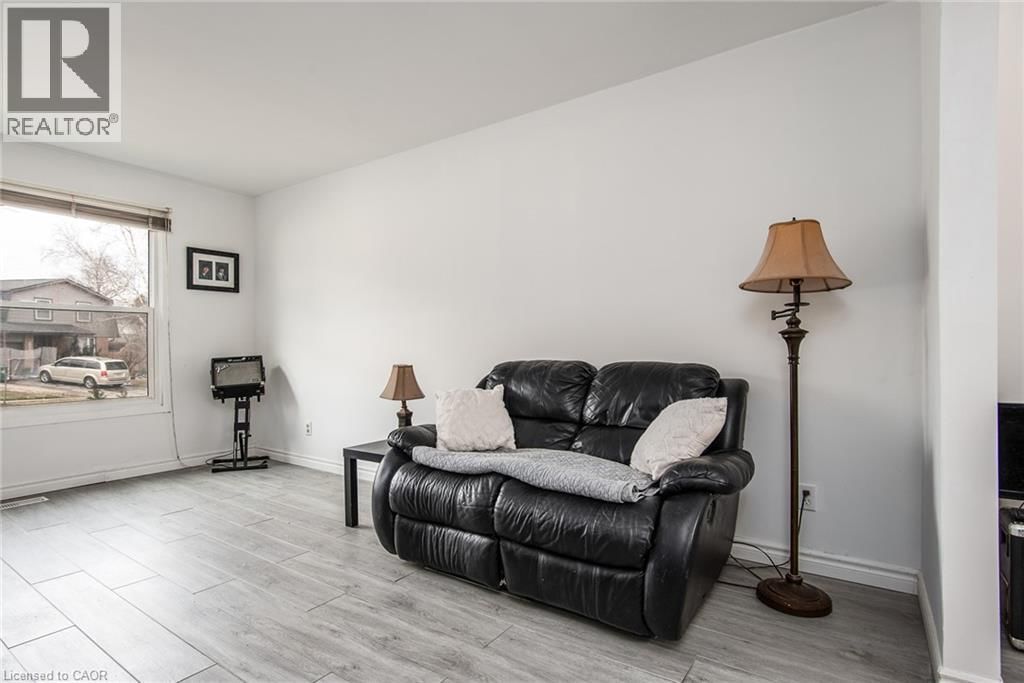 135 VINTAGE CRESCENT Image 14