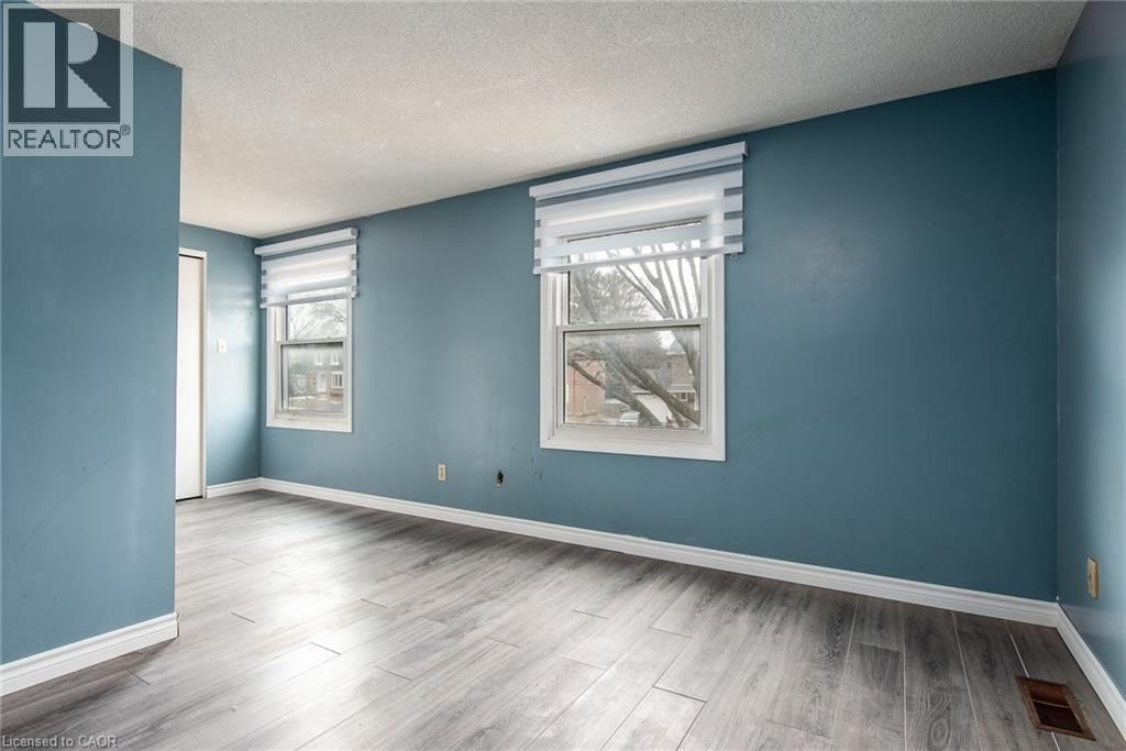 135 VINTAGE CRESCENT Image 27