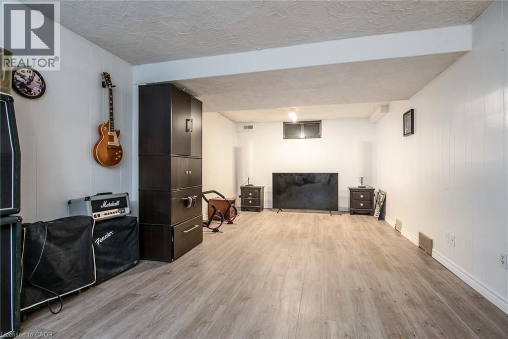 135 VINTAGE CRESCENT Image 37