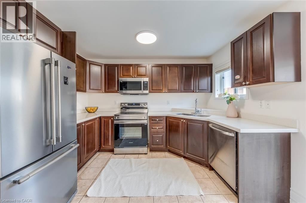 5811 PAGE CRESCENT Image 23