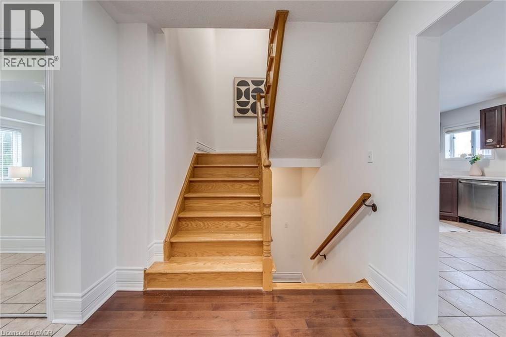 5811 PAGE CRESCENT Image 27