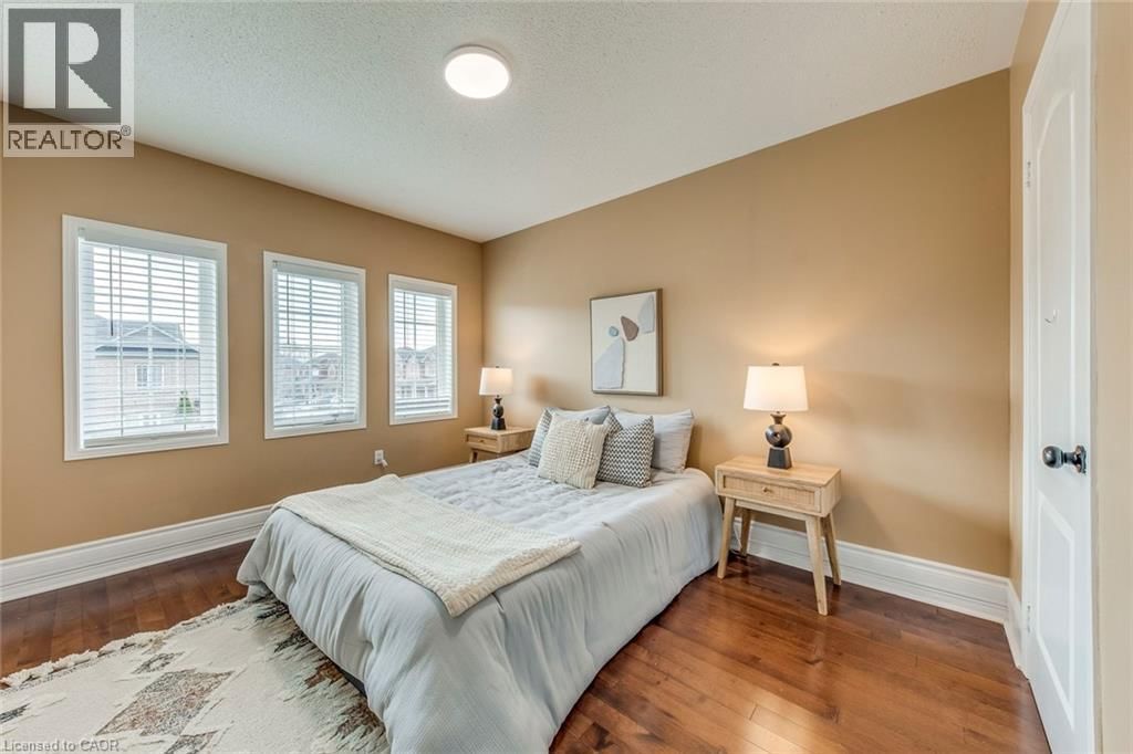 5811 PAGE CRESCENT Image 32