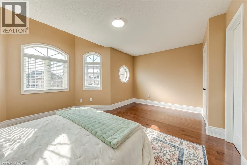 5811 PAGE CRESCENT Image 35