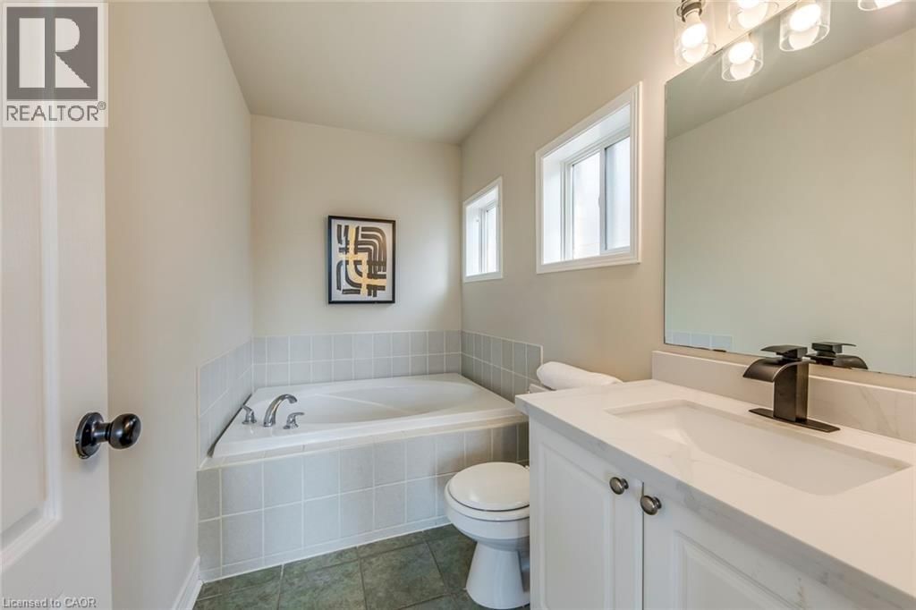 5811 PAGE CRESCENT Image 37