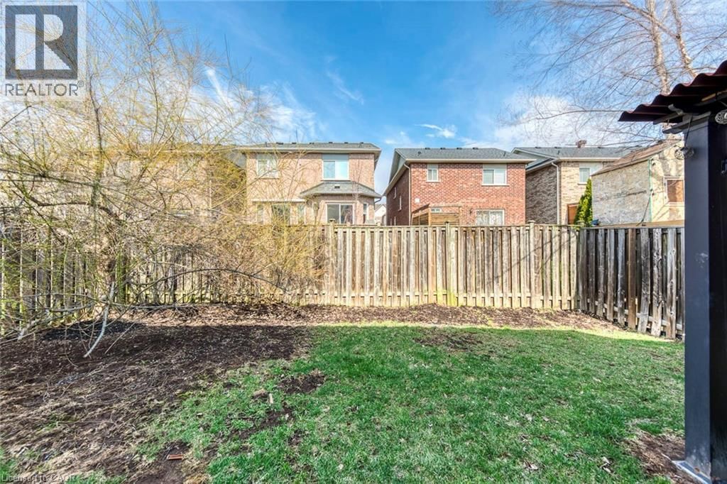 5811 PAGE CRESCENT Image 39