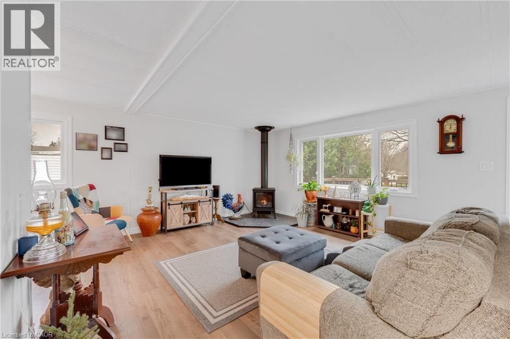 157 MAPLE CRESCENT Image 11