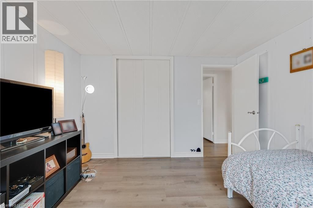 157 MAPLE CRESCENT Image 17