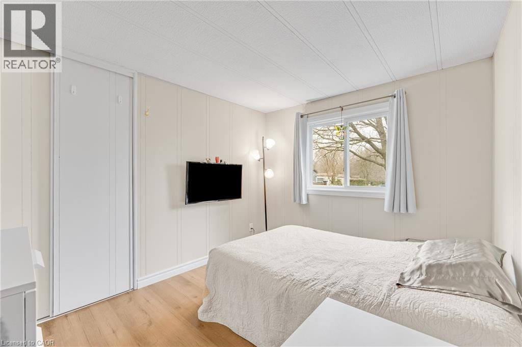 157 MAPLE CRESCENT Image 19