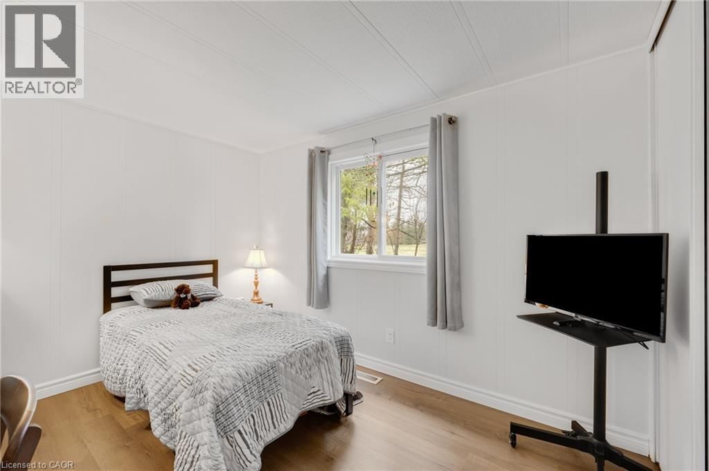 157 MAPLE CRESCENT Image 21