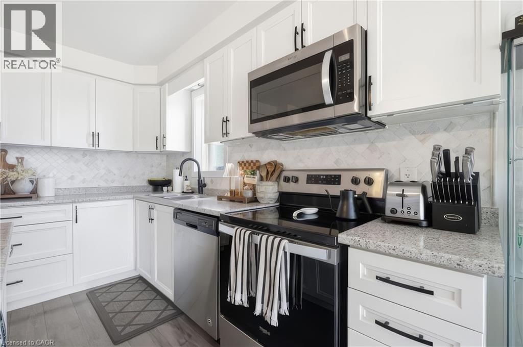 D8 - 160 ROCHEFORT STREET Image 10