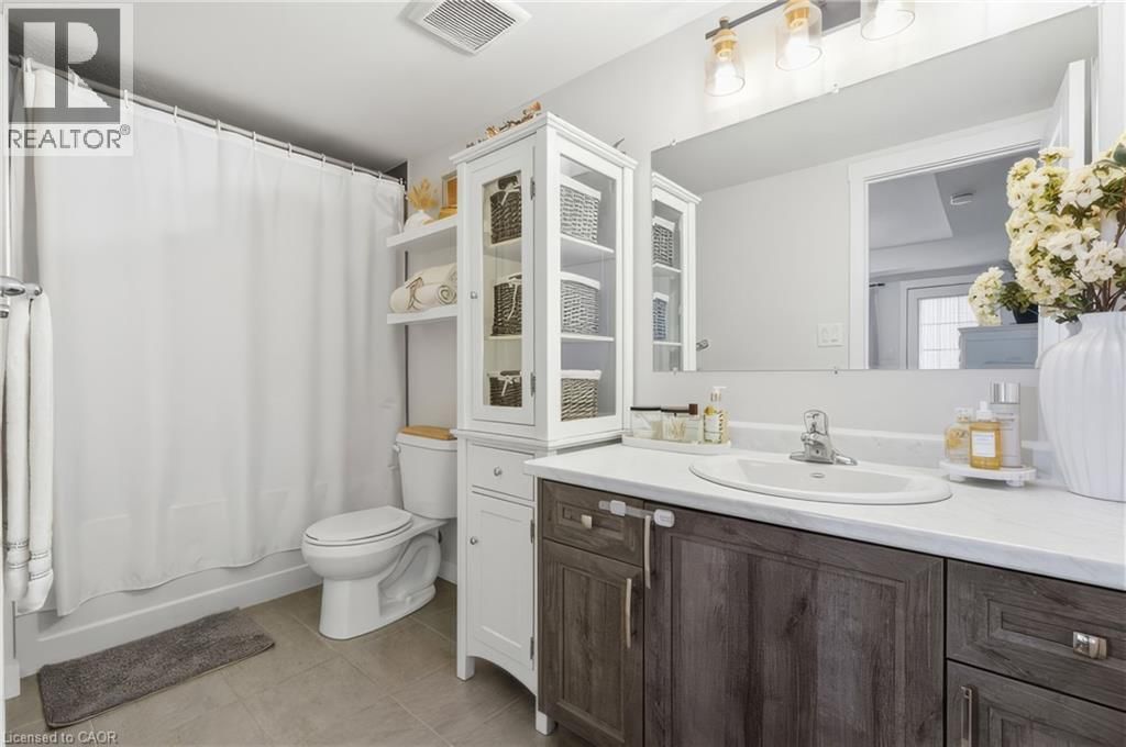 D8 - 160 ROCHEFORT STREET Image 24