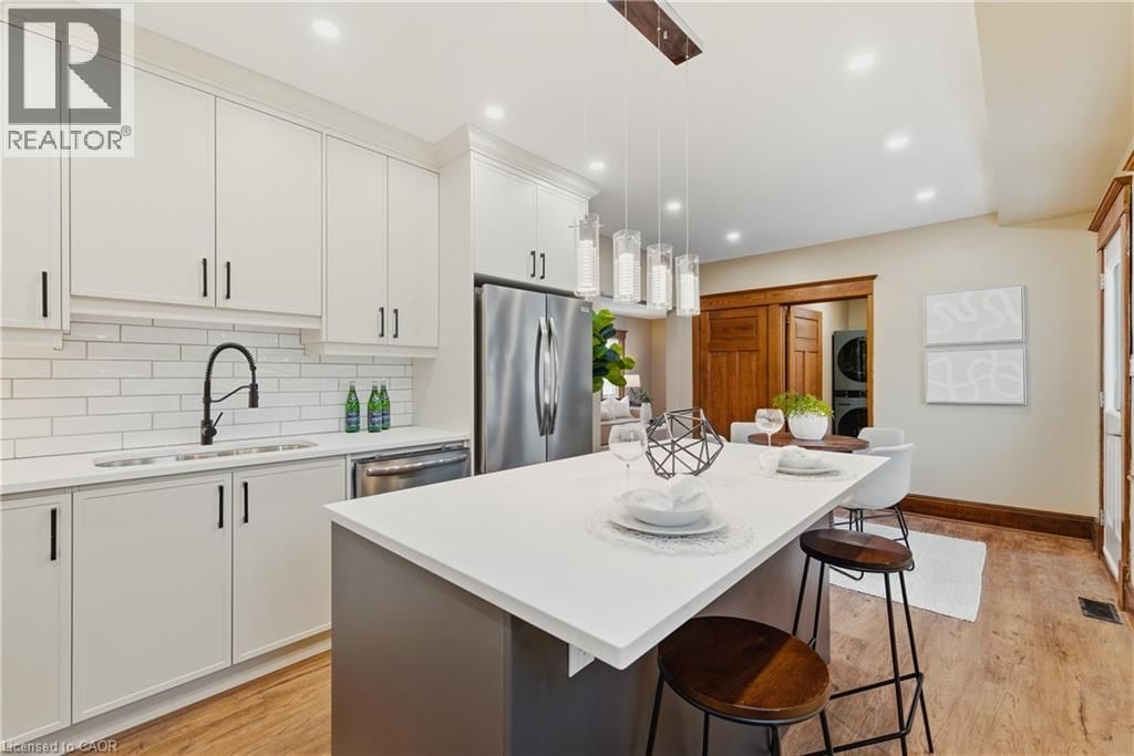 999 VINE STREET Image 17