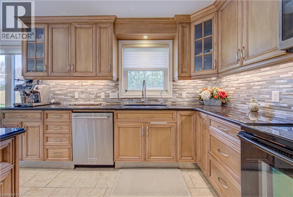 298 FERNDALE PLACE Image 10