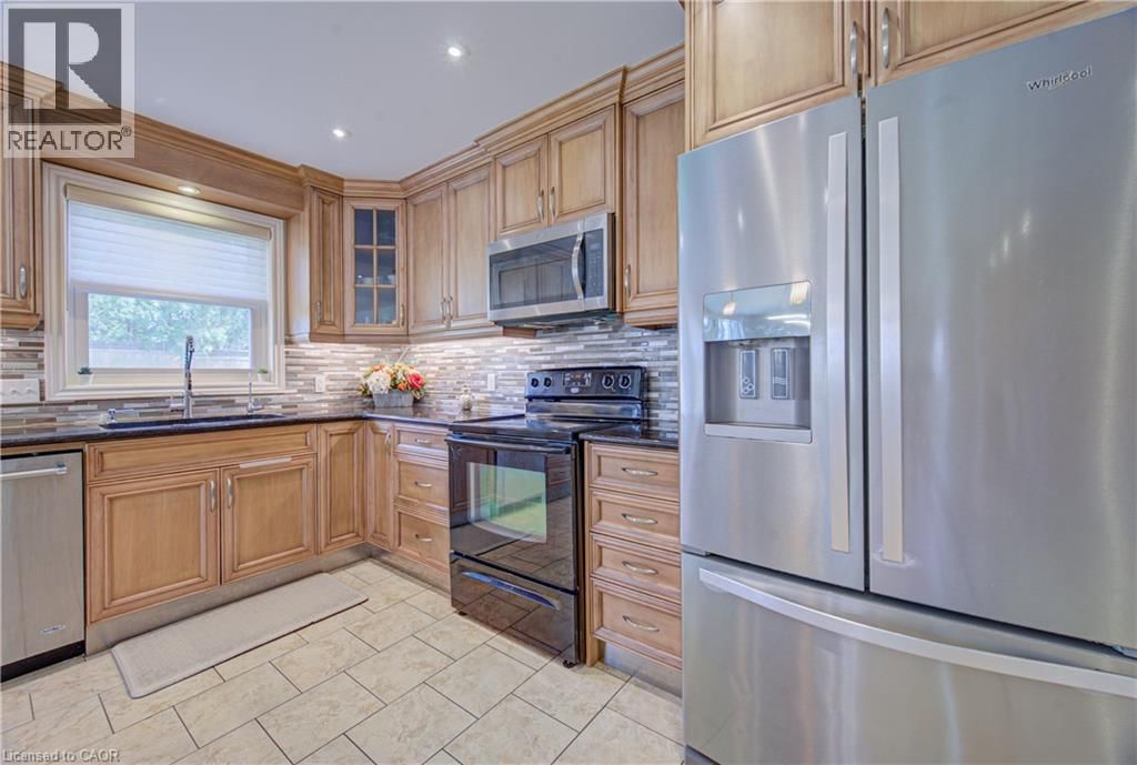 298 FERNDALE PLACE Image 11