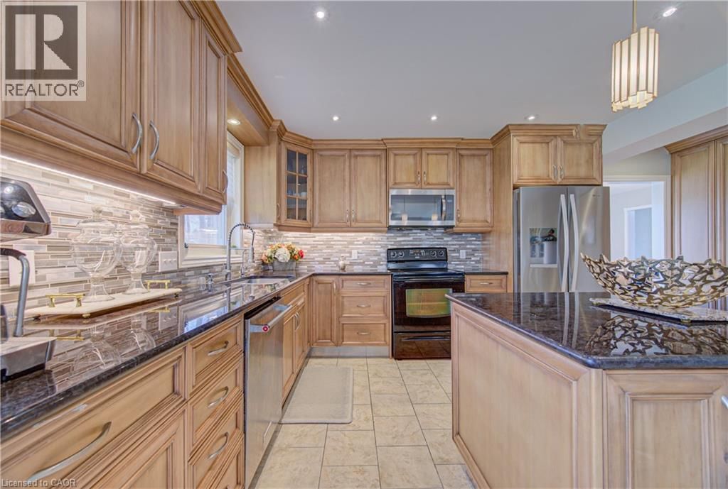 298 FERNDALE PLACE Image 12