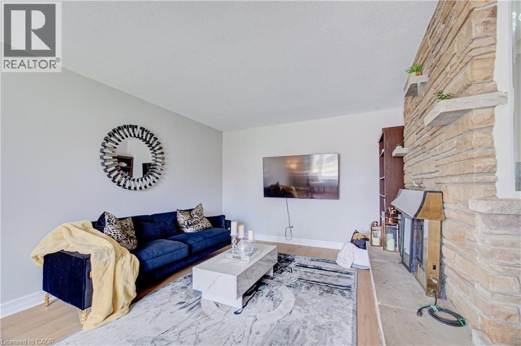 298 FERNDALE PLACE Image 16