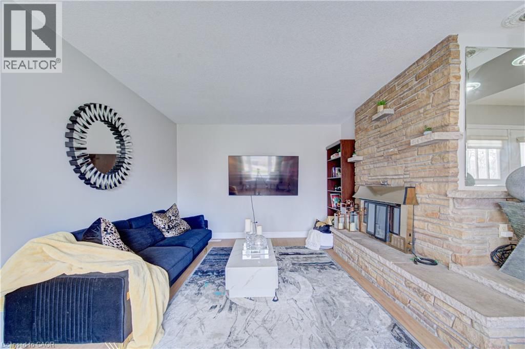 298 FERNDALE PLACE Image 17