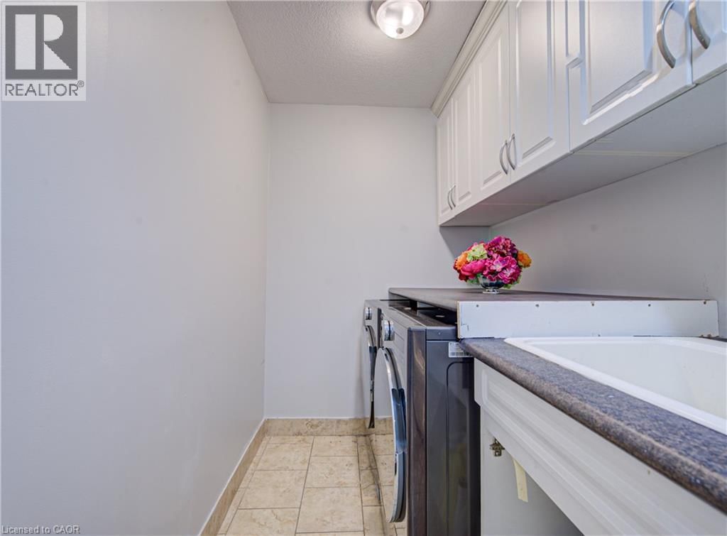 298 FERNDALE PLACE Image 19