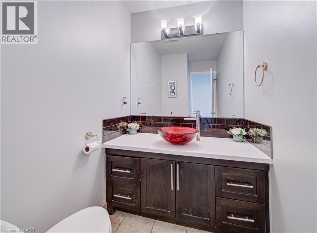 298 FERNDALE PLACE Image 20