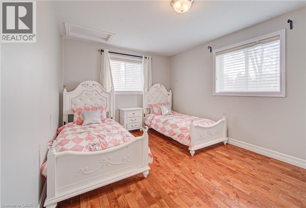 298 FERNDALE PLACE Image 22