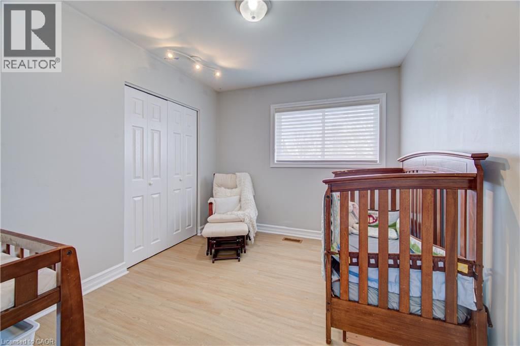 298 FERNDALE PLACE Image 23