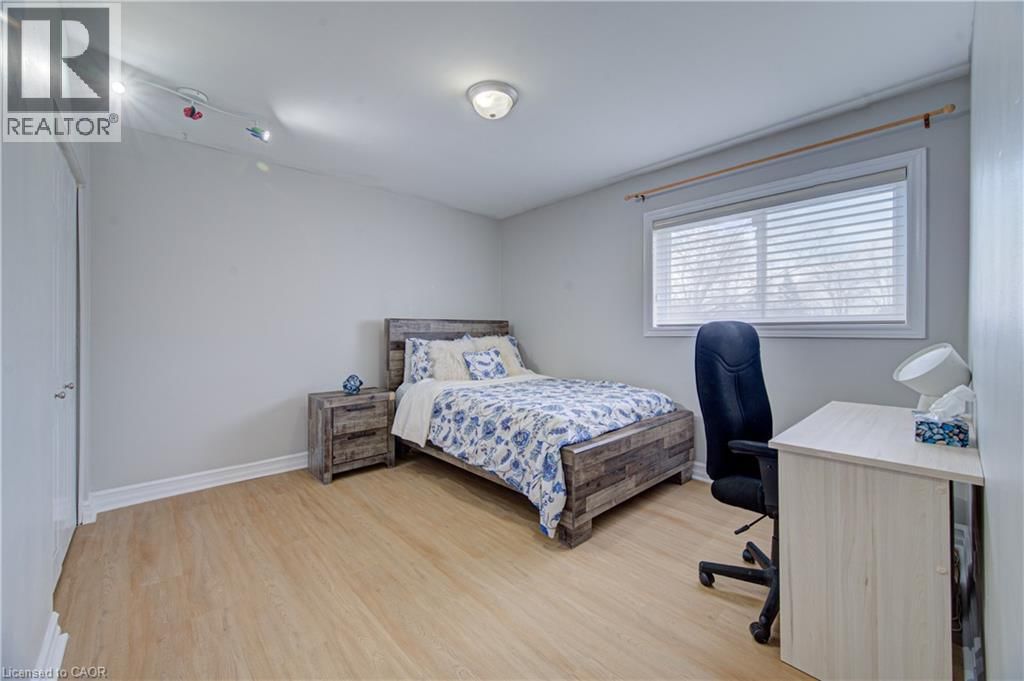 298 FERNDALE PLACE Image 24