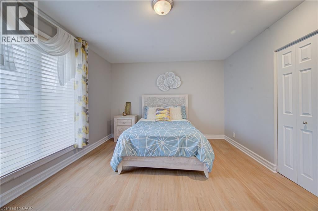 298 FERNDALE PLACE Image 25