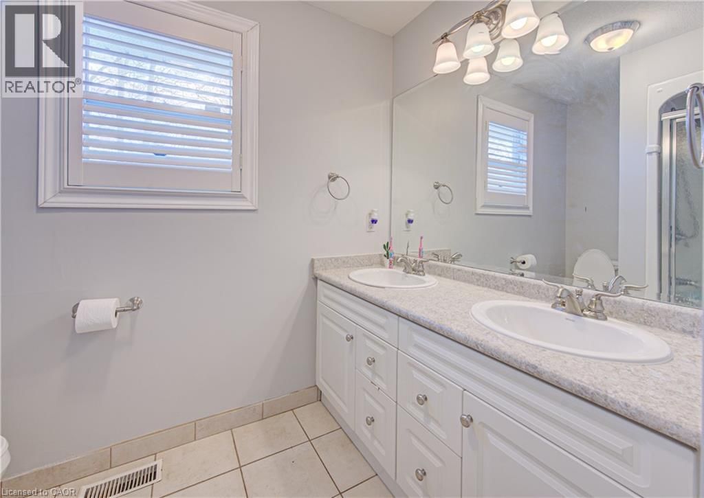 298 FERNDALE PLACE Image 26