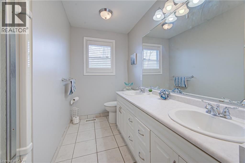 298 FERNDALE PLACE Image 27