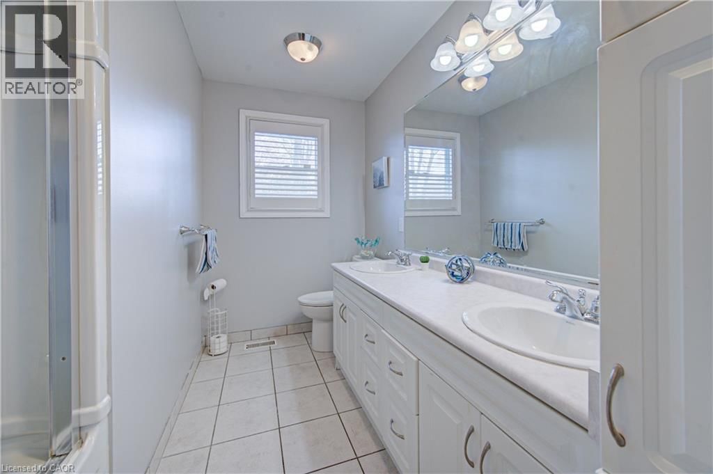 298 FERNDALE PLACE Image 28