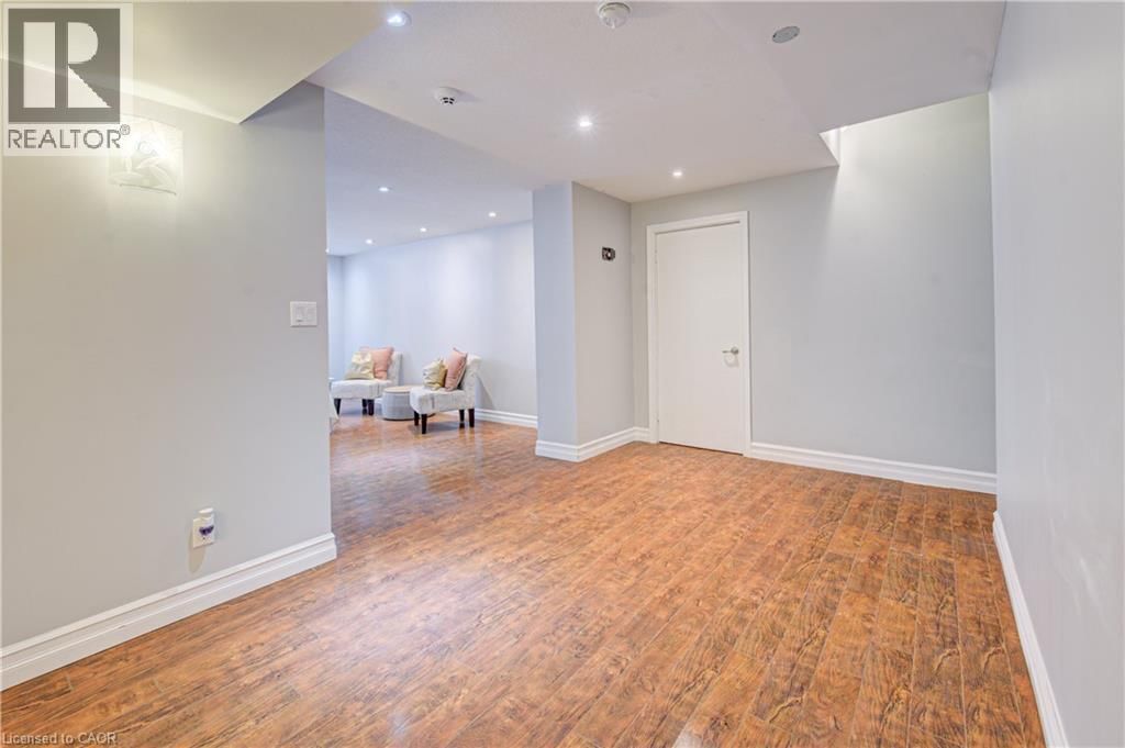 298 FERNDALE PLACE Image 32