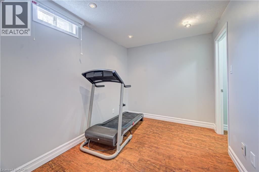 298 FERNDALE PLACE Image 33