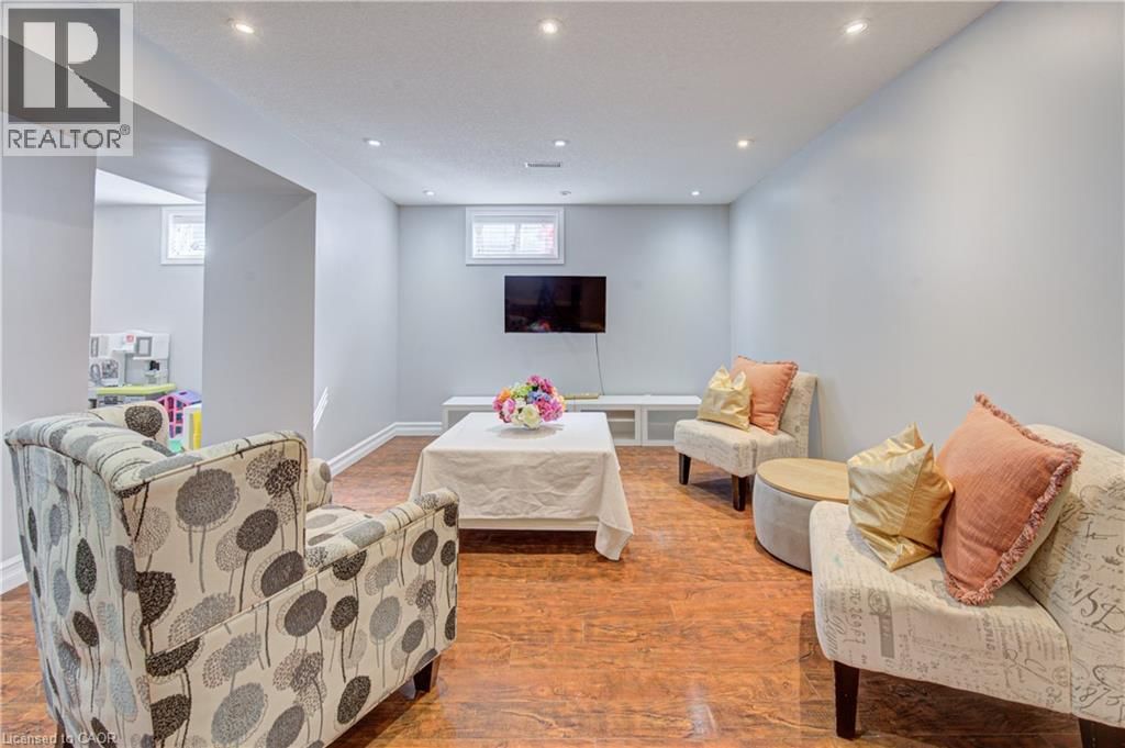 298 FERNDALE PLACE Image 34