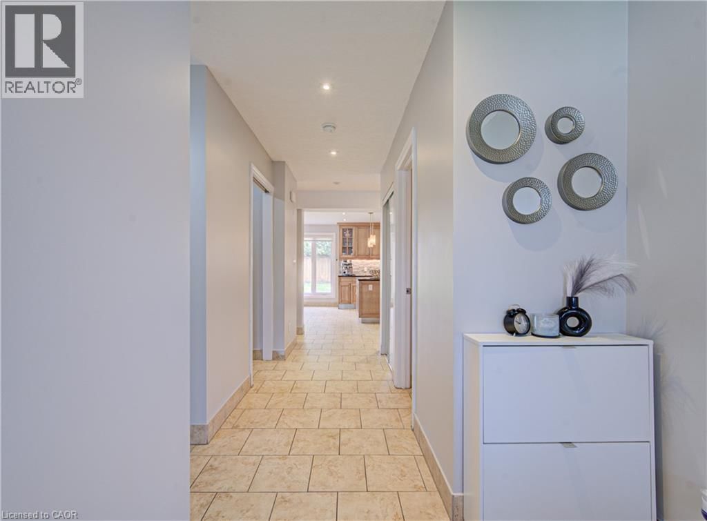 298 FERNDALE PLACE Image 4