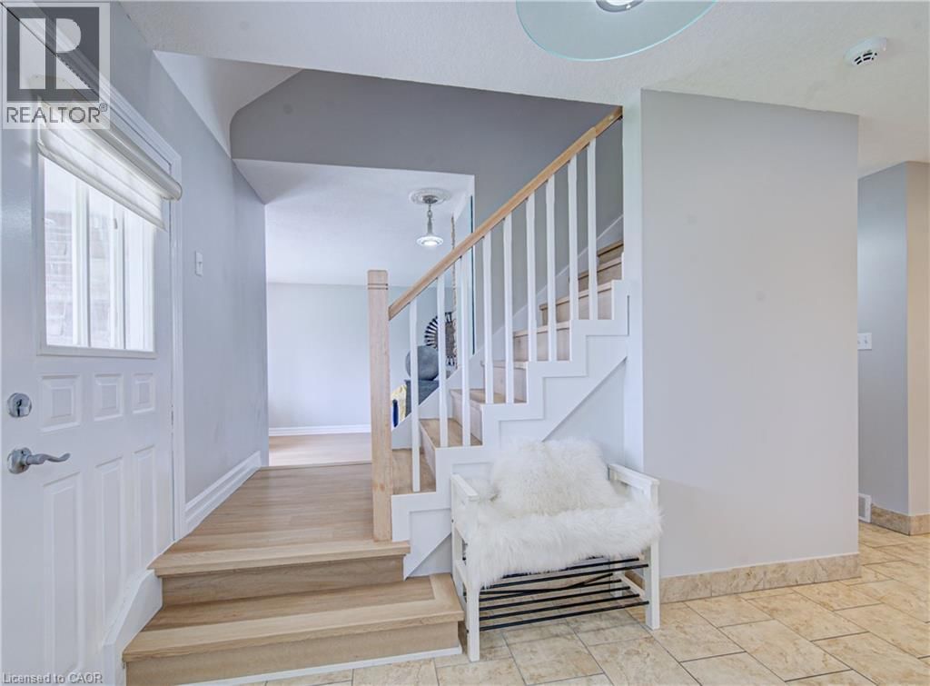 298 FERNDALE PLACE Image 5