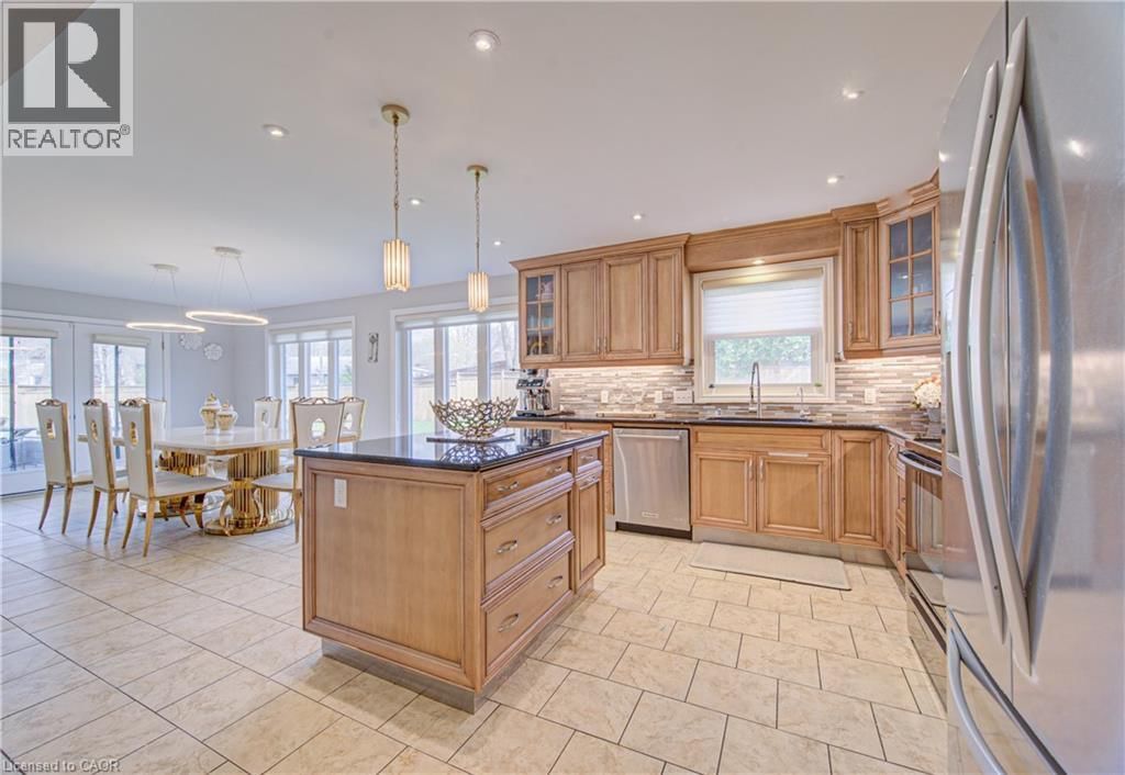 298 FERNDALE PLACE Image 9