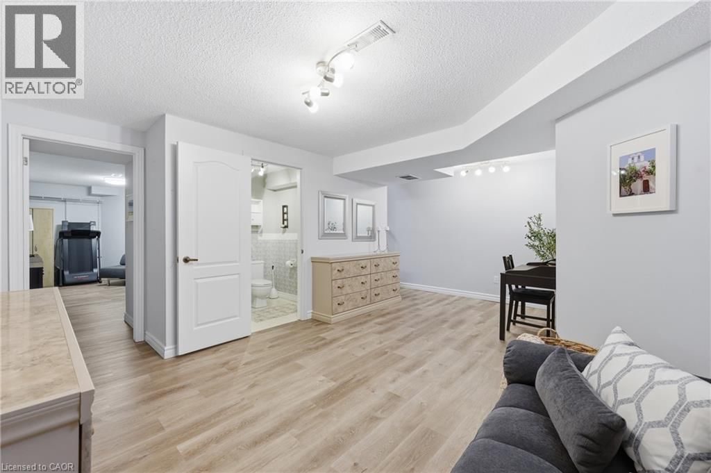 3 - 175 FIDDLERS GREEN ROAD Image 21